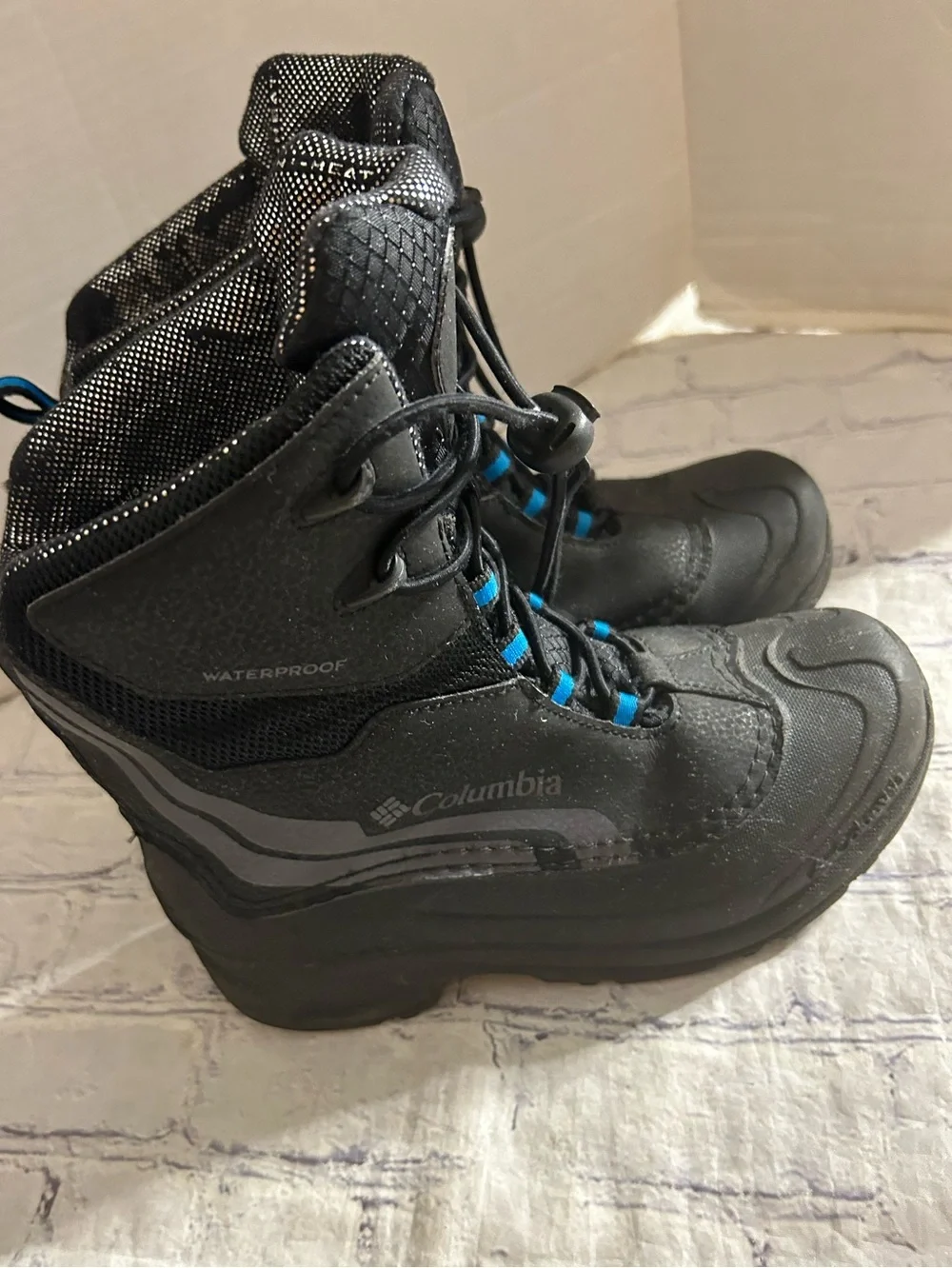 COLUMBIA YOUTH BUGABOOT PLUS IV OMNI-HEAT WINTER BOOTS BLACK & BLUE SIZE 4